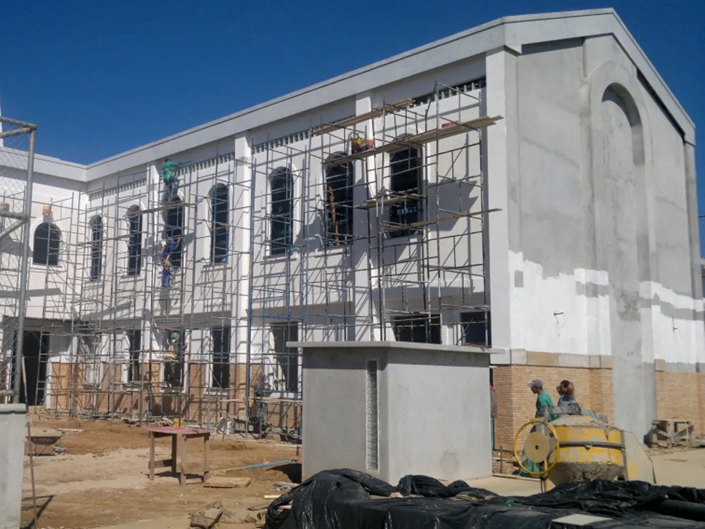 const5rução de piscinas